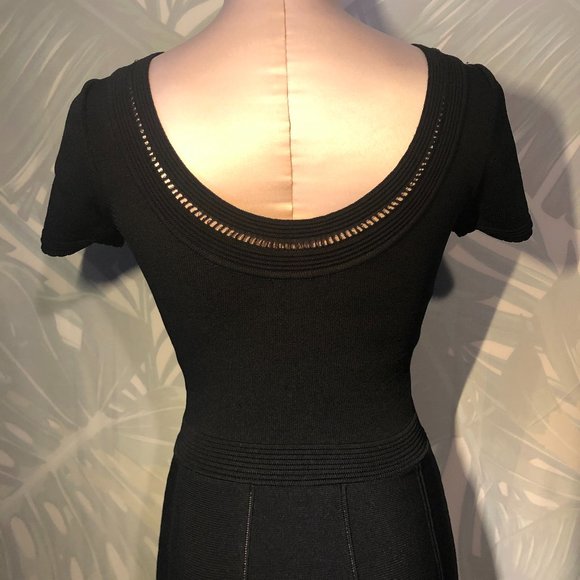 Feminine black dress - Picture 2 of 8